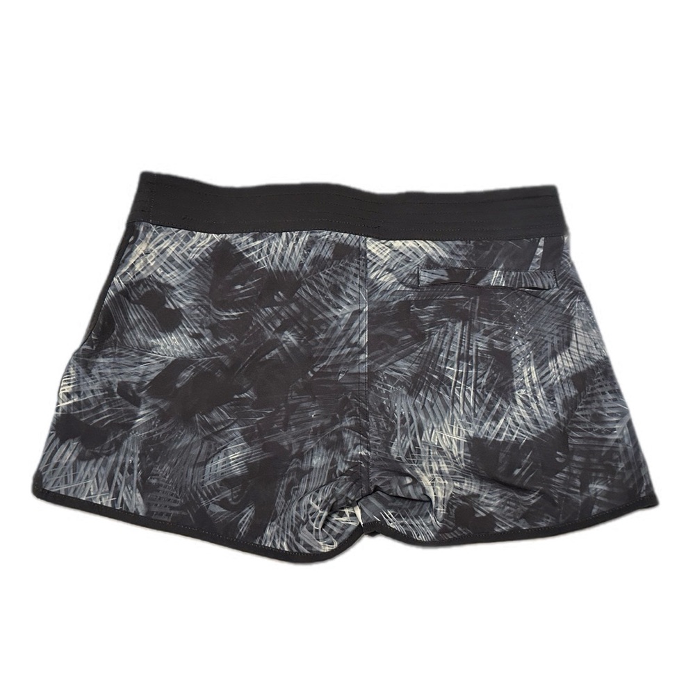 IO shorts - Picture 2 of 5